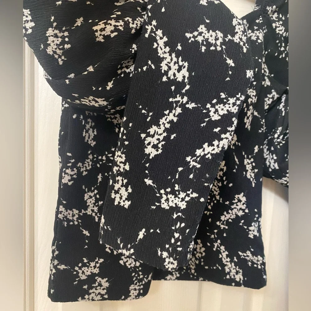 Anthropologie Sweetheart Black and White Print Puff Sleeve Blouse Size Small